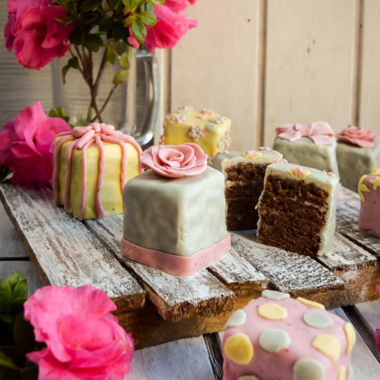 Mini Layer Cakes - Recipe photo by Gringalicious