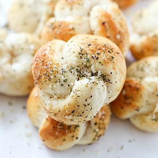 Garlic Parmesan Knots - Recipe photo by galonamission