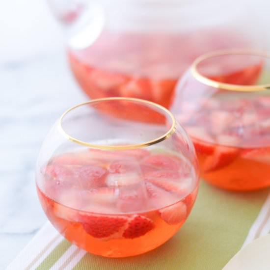 Strawberry Ginger Sangria - Recipe photo by lucismorsels