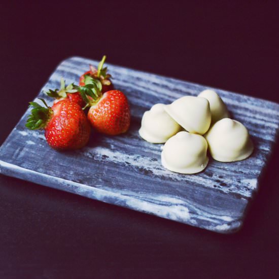 Strawberry Cheesecake Truffles - Recipe photo by BananaBloom