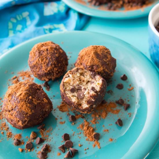 Superfood Chia Energy Bites - Recipe photo by skinnyms
