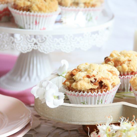Rhubarb Crumble Muffins - Recipe photo by cherryncinnamon