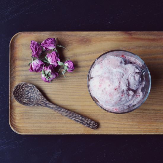 Vegan Strawberry Swirl Ice Cream - Recipe photo by BananaBloom