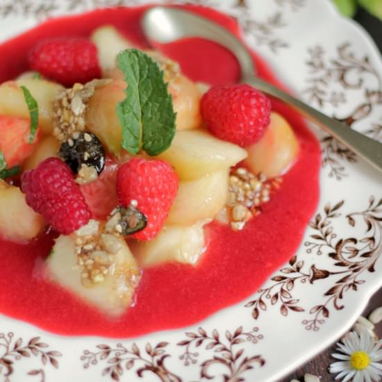Raspberry Soup with Peach Crisp - Recipe photo by mikiMARI
