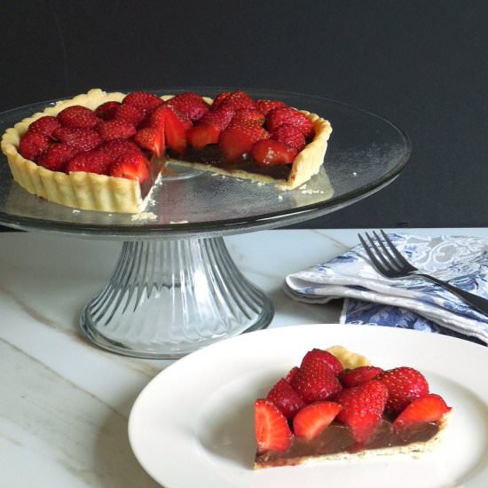 Strawberry Chocolate Tart - Recipe photo by GetTheGoodStuff