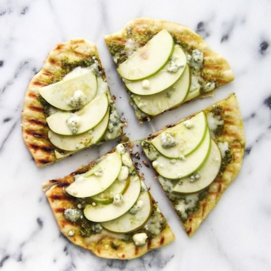 Apple and Blue Cheese Flatbread - Recipe photo by baconeggcheesecake
