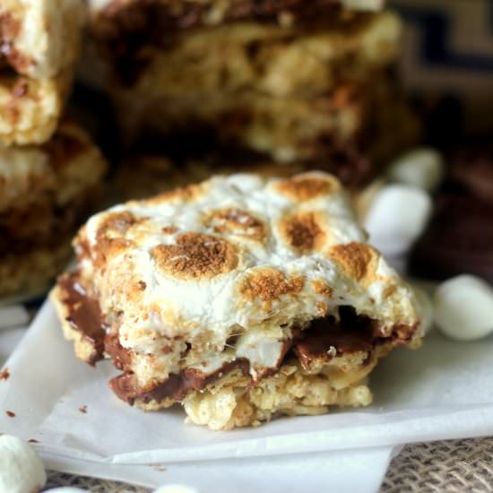 Stuffed S'mores Crispy Treats - Recipe photo by blackberrybabe