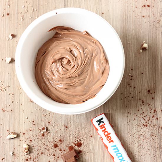 Chocolate Kinder Ganache - Recipe photo by Sweetly Cakes