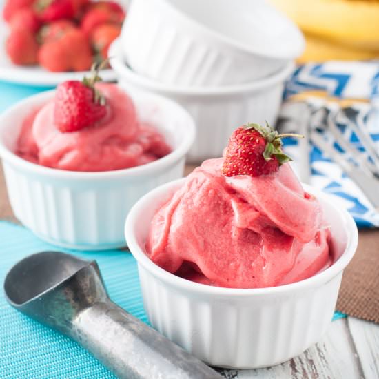 Strawberry Frozen Dessert - Recipe photo by photosandfood