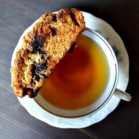 Vegan Blueberry Muffin Biscotti - Recipe photo by Loose Leaf Vegan