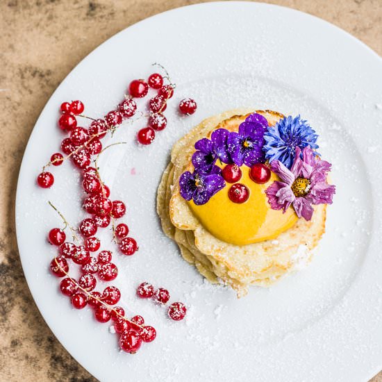 Pancakes with turmeric & honey skyr - Recipe photo by HelloFreshUK
