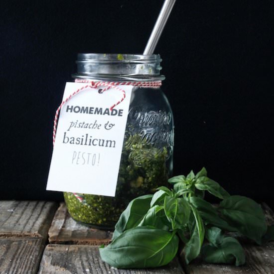 3 Secrets of Making Homemade Pesto - Recipe photo by Homecooking dept