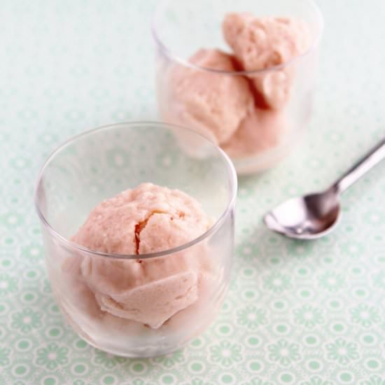 Peach Frozen Yoghurt - Recipe photo by gathering beauty