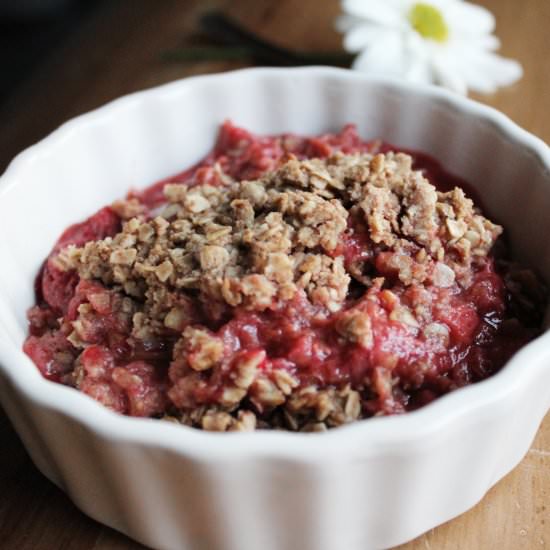 Strawberry Rhubarb Crisp - Recipe photo by Nikkis Plate