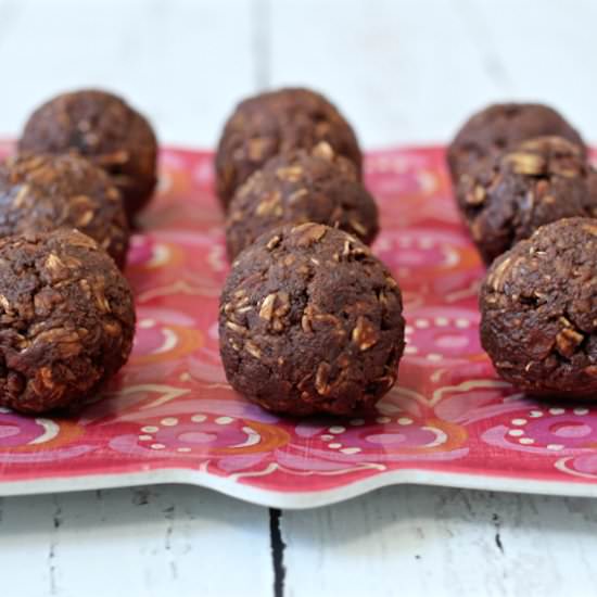 10-minute Chocolate Cookie Balls - Recipe photo by Family Food on the Table