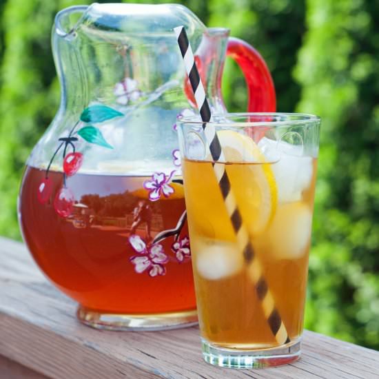 Honey & Lemon Sweet Iced Tea - Recipe photo by alialamode