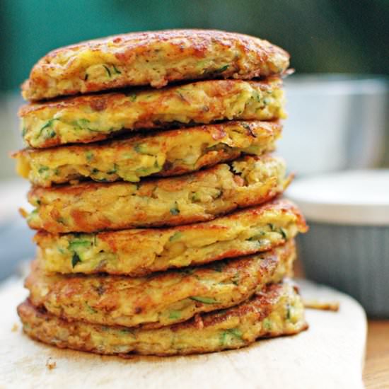 Zucchini and chickpea fritters - Recipe photo by zielonysrodek