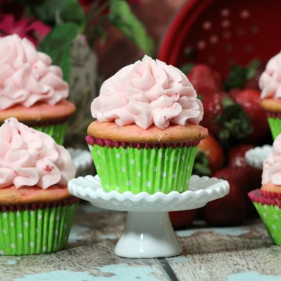 VERY STRAWBERRY CUPCAKES - Recipe photo by Adventures Of Country Divas
