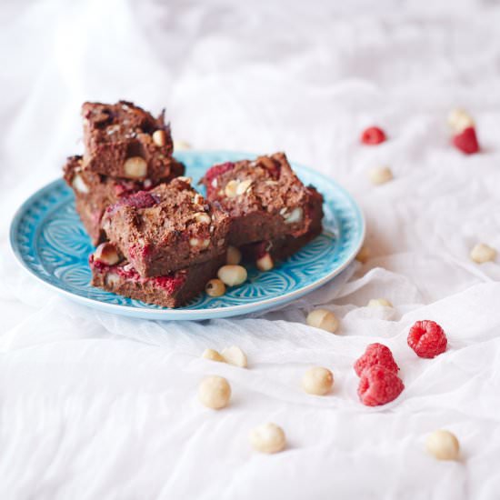 Raspberry & Macadamia Vegan Brownie - Recipe photo by dani venn