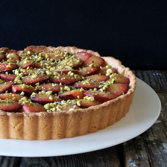 Fresh Plum Pie and Lavender Topping - Recipe photo by Homecooking dept