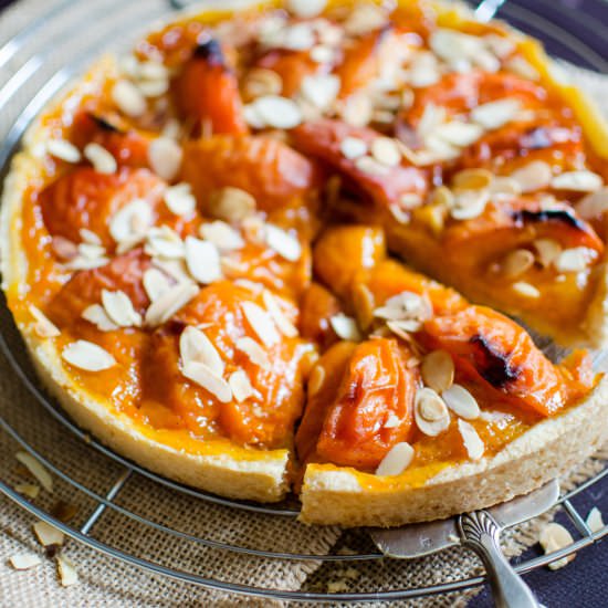 Apricot Tart with Sliced Almonds - Recipe photo by VoyageGourmand