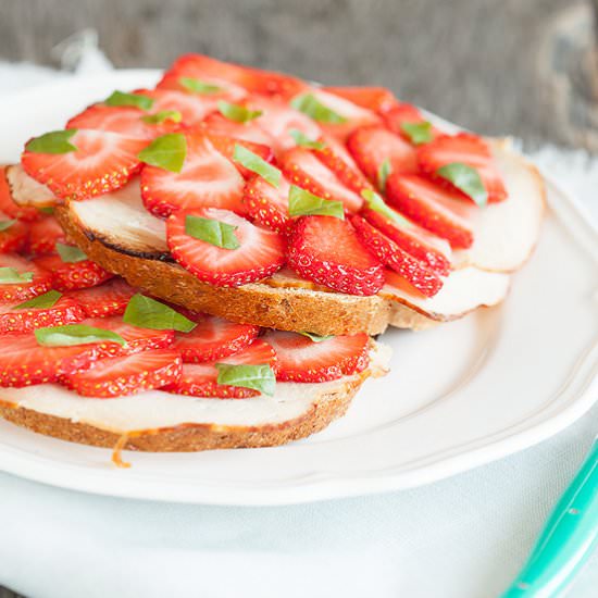 Chicken Strawberry Sandwich - Recipe photo by ohmydish