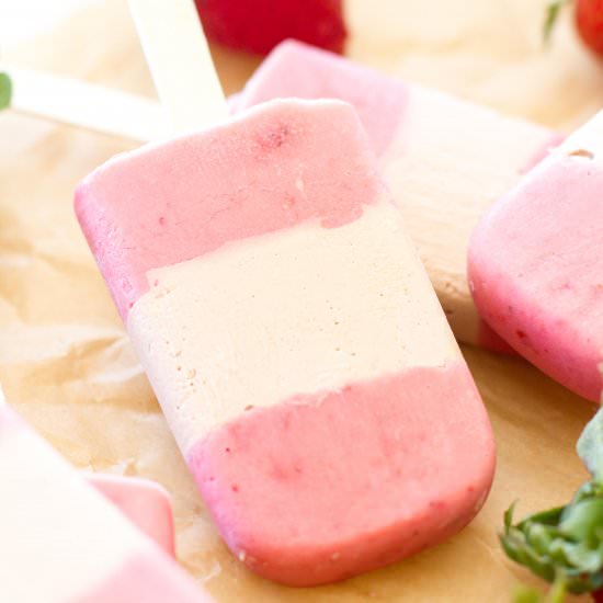 Strawberry Chocolate Cheesecake Pop - Recipe photo by a latte food