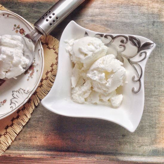 Simple Vanilla Ice Cream - Recipe photo by Sweetima