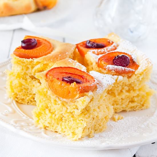 Yeast Cake with Apricot - Recipe photo by wwwilovebakepl