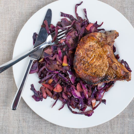 Broiled Pork Chops with Red Cabbage - Recipe photo by Mealime