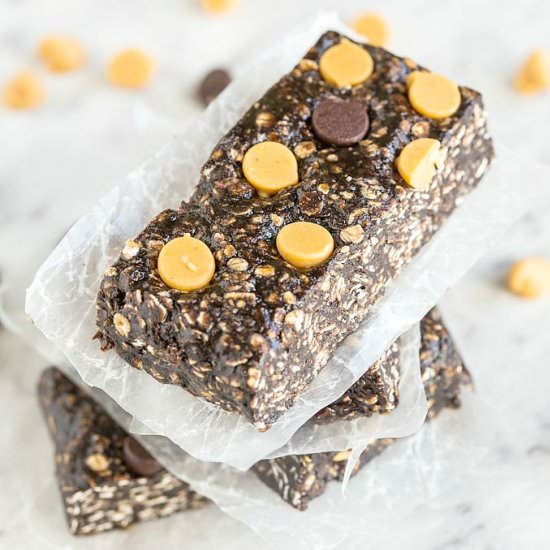 Extra Chewy Chocolate Granola Bars - Recipe photo by thebigmansworld