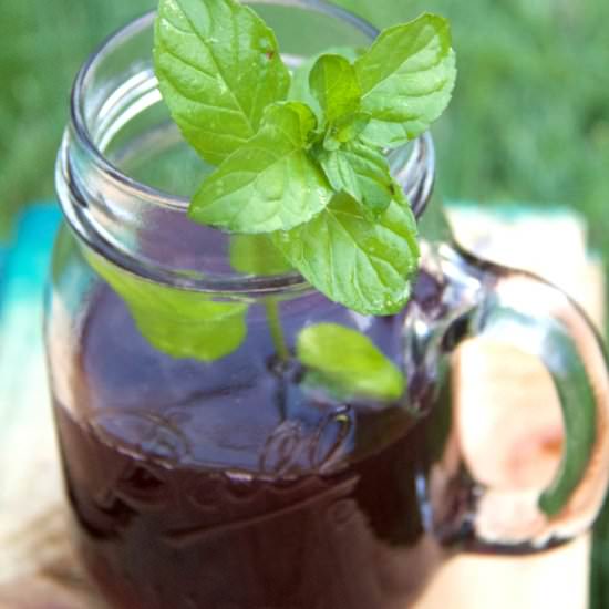 Blackberry Smash Iced Tea - Recipe photo by Gold Dipped Chaos