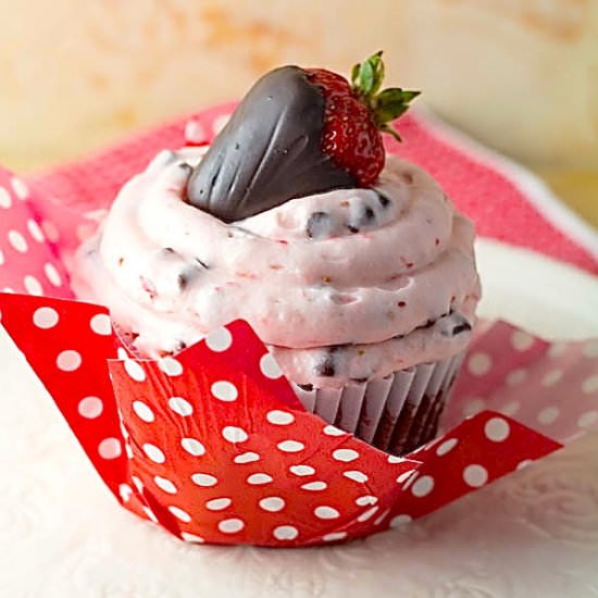 Strawberries and Cream Cupcakes - Recipe photo by Twointhekitchen