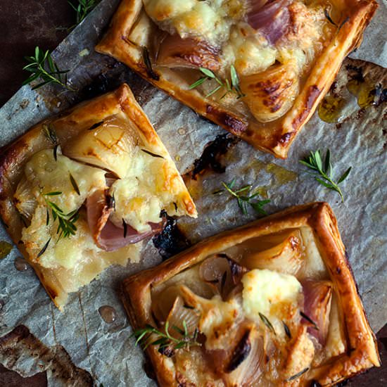 Onion and Cheese Puff Tarts - Recipe photo by jernejkitchen