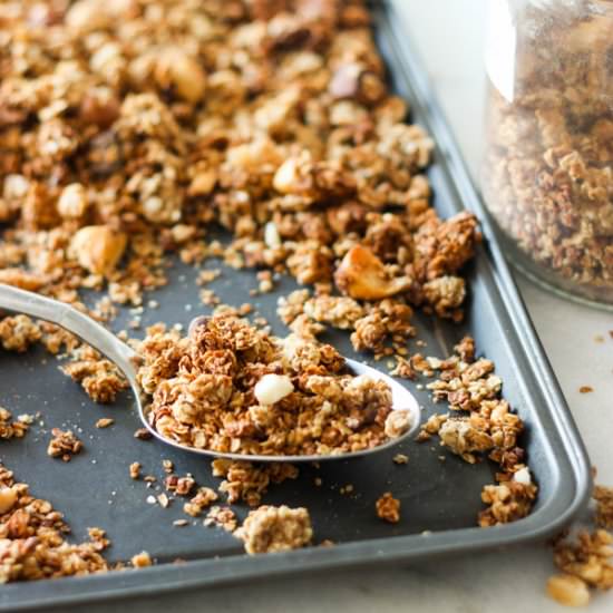 Homemade Granola - Recipe photo by cassiboeno
