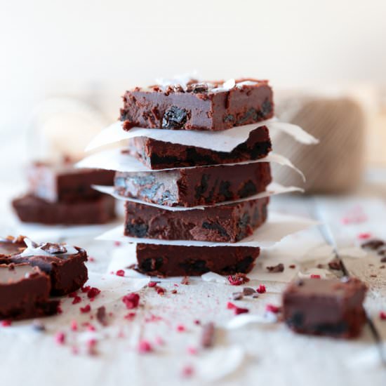 Raw Sour Cherry Vanilla Chocolate - Recipe photo by swoonfood