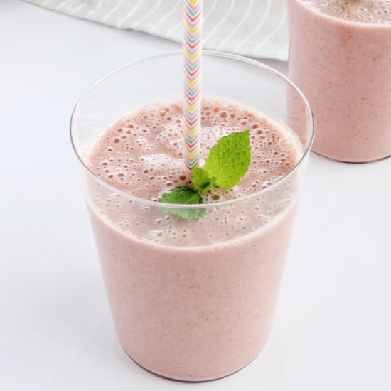 Mint Strawberry Smoothie - Recipe photo by Healthy Happened