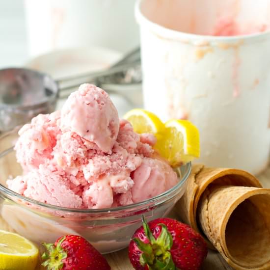 Strawberry Limoncello Frozen Yogurt - Recipe photo by ImBoredLetsGo