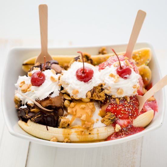 vegan banana split - Recipe photo by LunchboxBunch