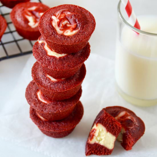 Red Velvet Cheesecake Brownie Bites - Recipe photo by justataste