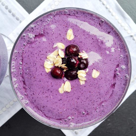 blueberry oatmeal smoothies - Recipe photo by WillBakeforBooks