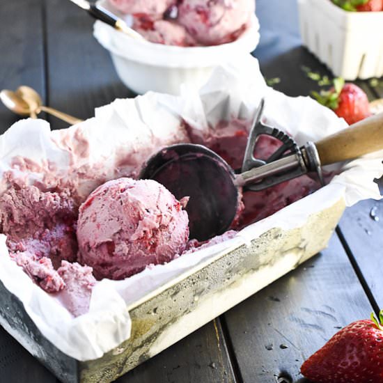 Balsamic & Strawberry Ice Cream - Recipe photo by The Endless Meal