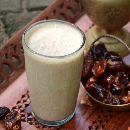 Energizing Date Smoothie - Recipe photo by PeckishMe