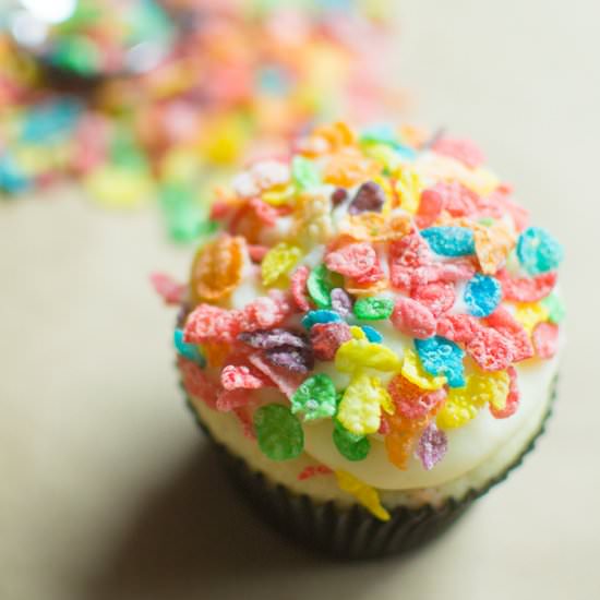 Fruity Pebbles Cupcakes - Recipe photo by maycontainsugar