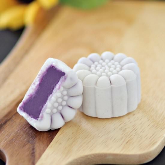 Purple Sweet Potato Mooncake - Recipe photo by Anncoo