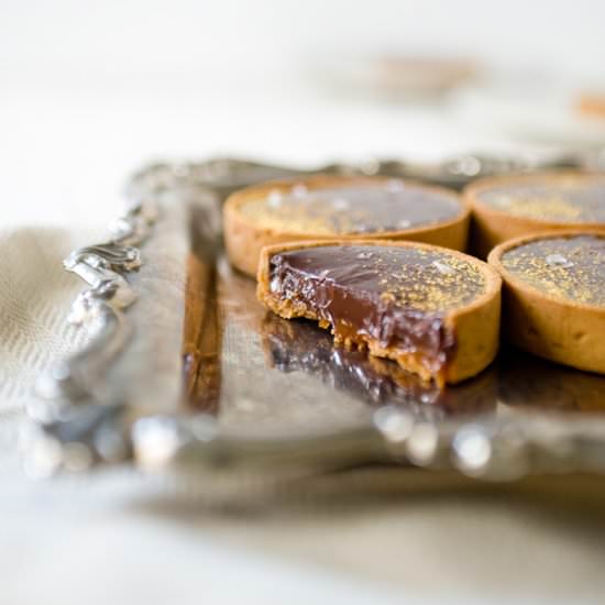 Salted Caramel and Chocolate Tart - Recipe photo by yummyworkshop