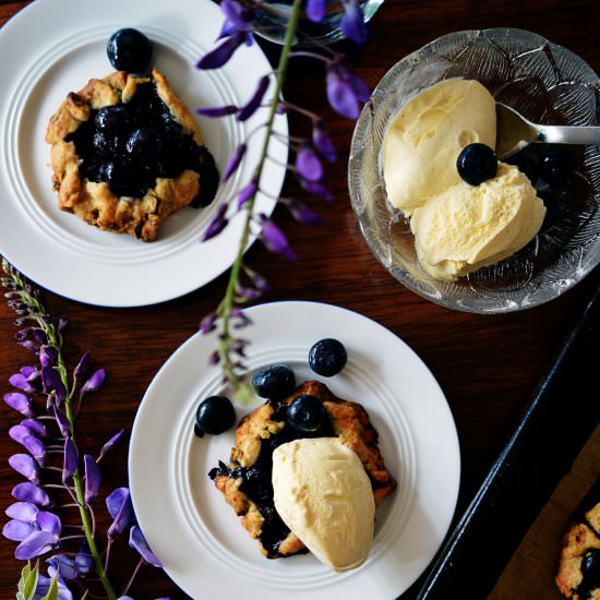 Mini Blueberry & Pistachio Galettes - Recipe photo by Motte2