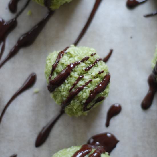 Raw Matcha Macaroons - Recipe photo by heartandbowl
