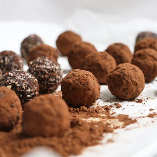 Carob, Fig and Almond Raw Balls - Recipe photo by nirvanacakery