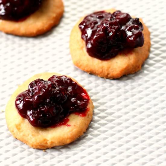 Blue Cheese Wafers with Compote - Recipe photo by Soni